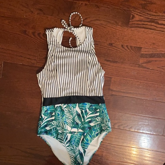 Cupshe palm and striped for peace - Picture 2 of 6